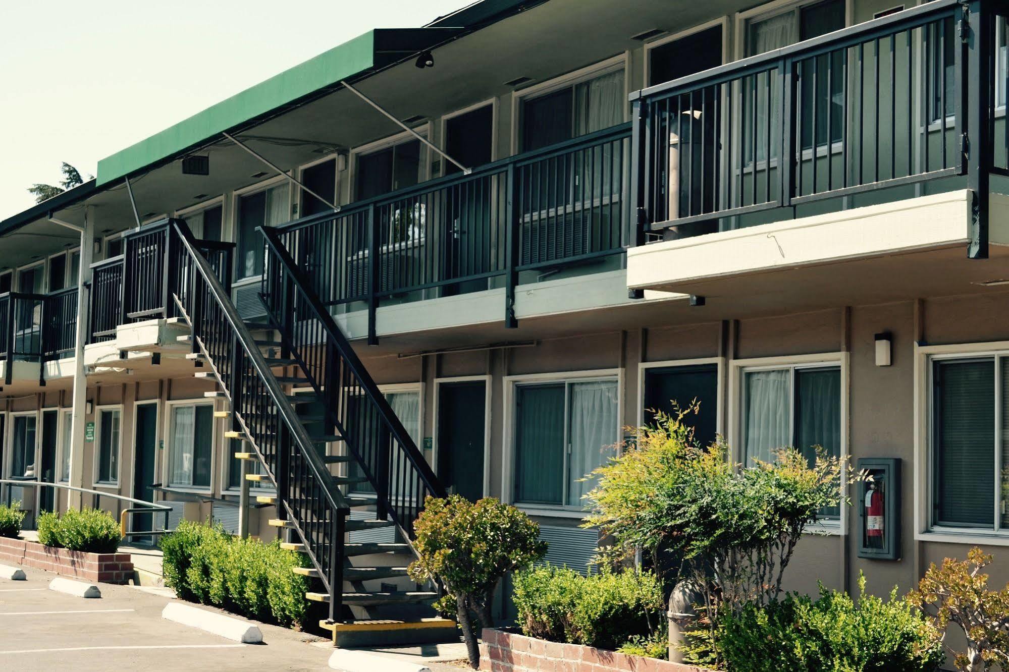 Quality Inn & Suites Silicon Valley Santa Clara Exterior foto